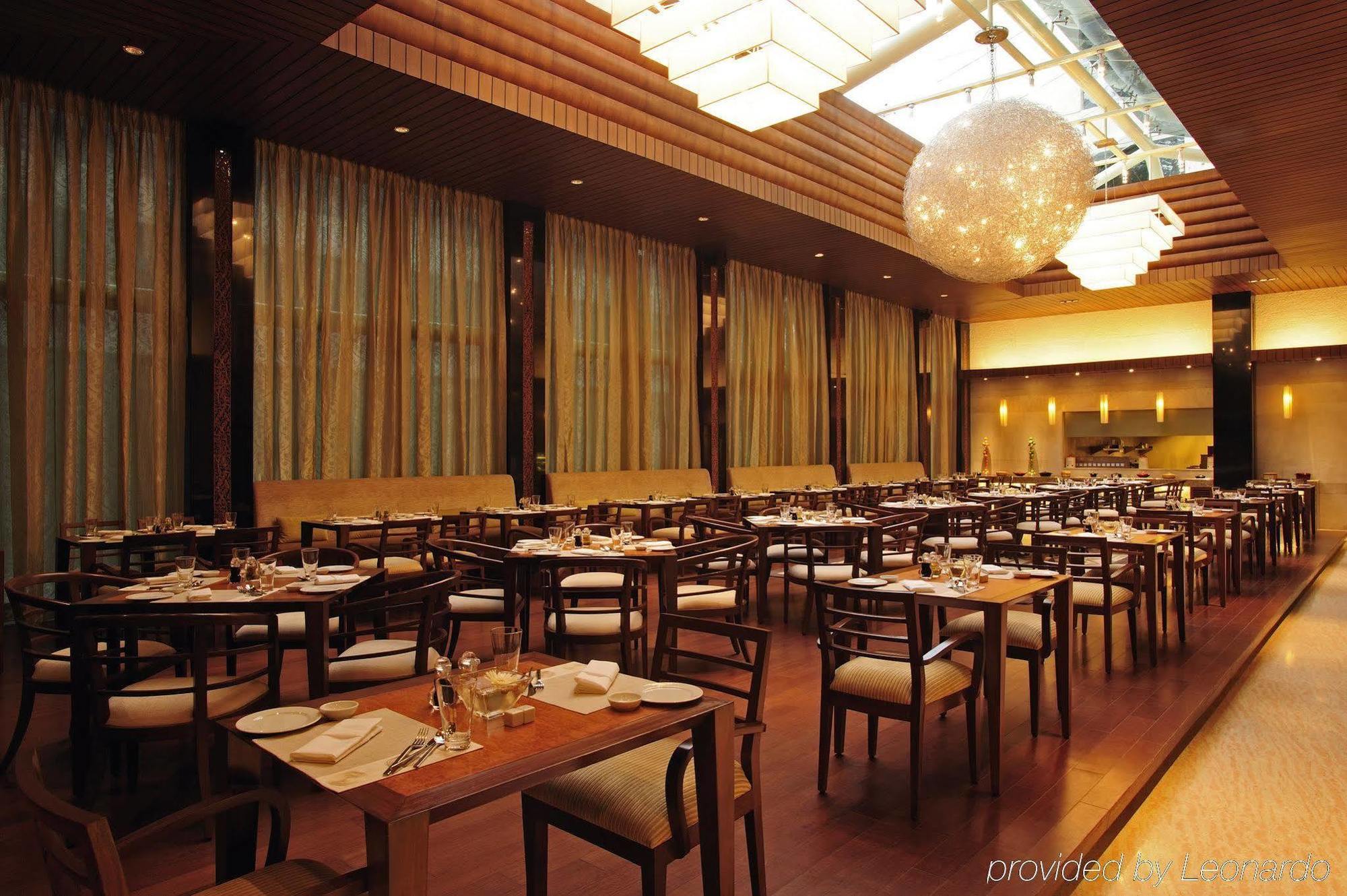 فندق شينايفي  تاج كلَب هاوس المطعم الصورة