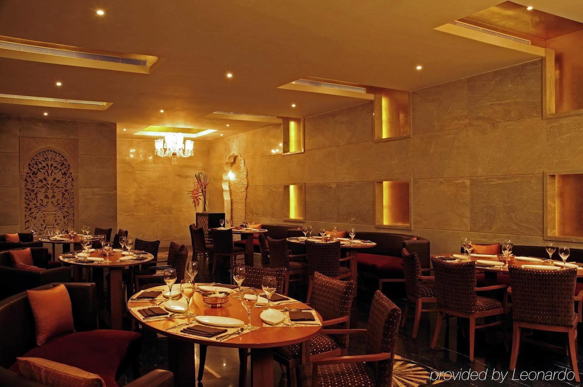 فندق شينايفي  تاج كلَب هاوس المطعم الصورة